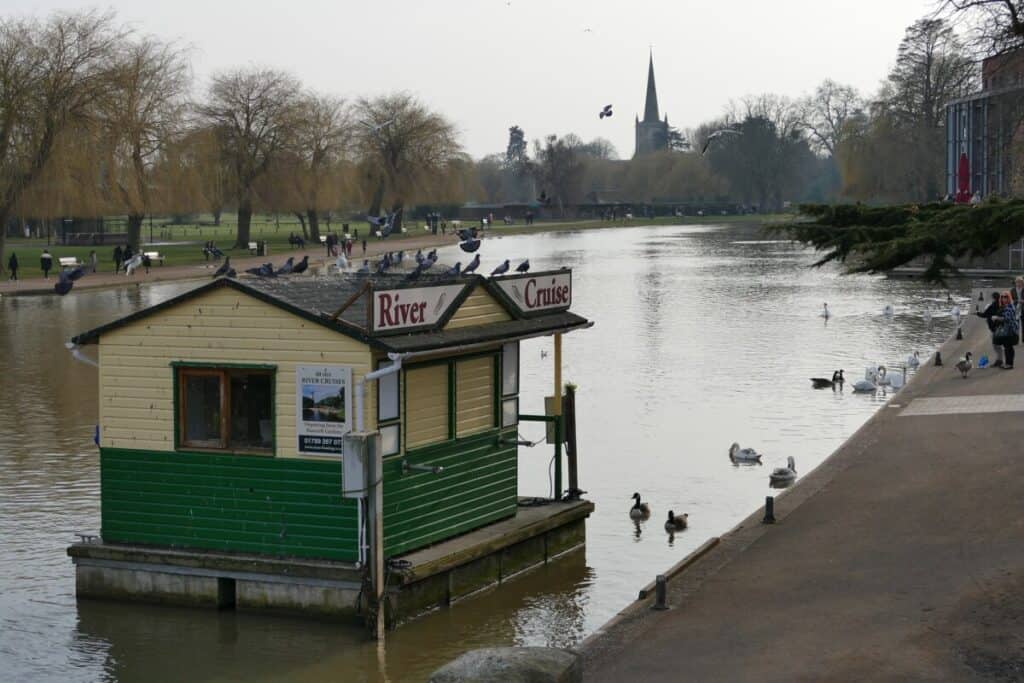 River Avon with the tower of Shakespeares churchShakespeare's Church in the Background