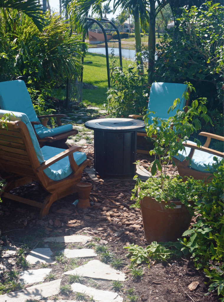 seating in the gardnen